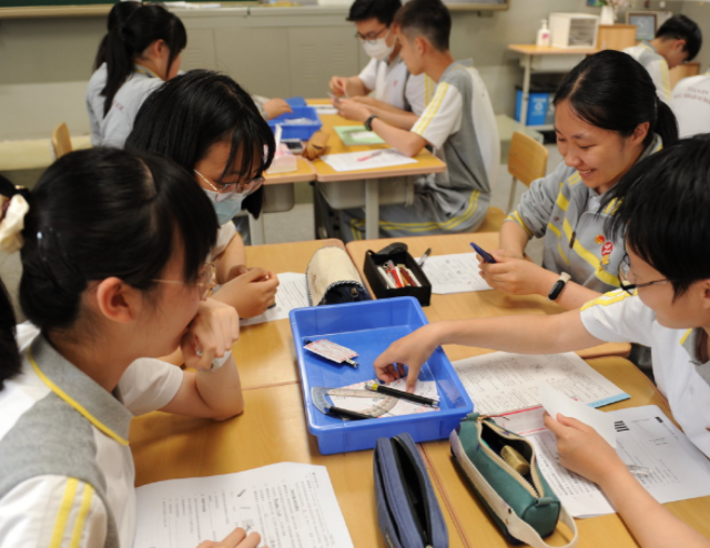 将课堂真实交还学生数学课上学生化身校