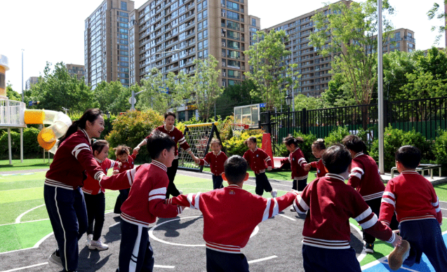 无缝衔接师生推窗见绿出门见景可谓建在