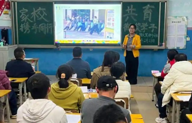 家庭交流辅导线上线下联动让家长教育辅